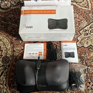 NWT Shiatsu Back Massager with Heat, Deep Kneading Shiatsu Massage Pillow.